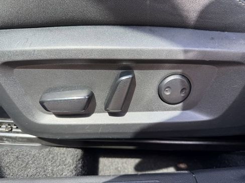Used 2025 Nissan Rogue SV AWD/4WD image 24