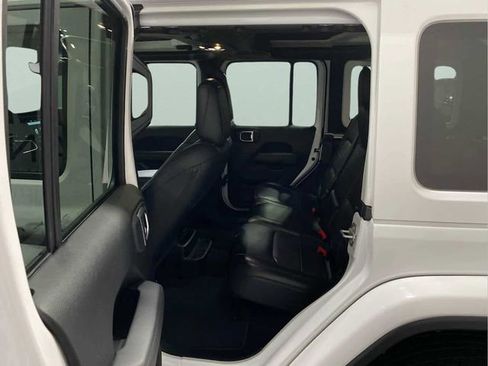 Used 2020 Jeep Wrangler Unlimited Sahara image 24