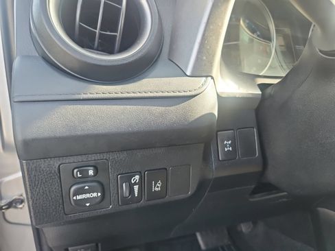 Used 2018 Toyota RAV4 LE w/ Carpet Mat Package AWD/4WD image 8