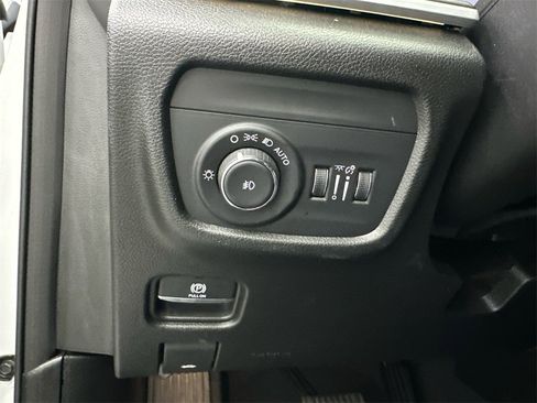 Used 2023 Jeep Grand Cherokee L Limited image 34