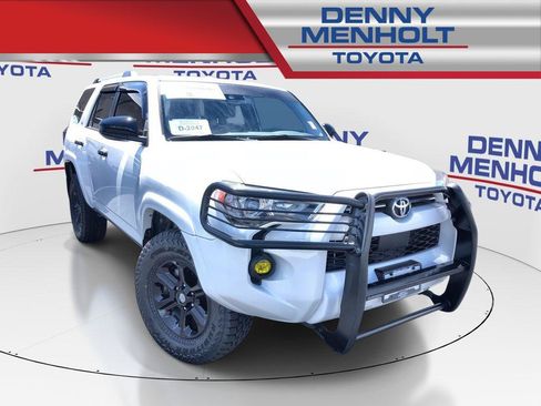 Certified 2022 Toyota 4Runner SR5 AWD/4WD image 1