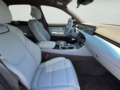 Certified 2026 Genesis GV70 2.5T Advanced AWD/4WD image 36