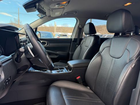 Used 2023 Kia Sorento EX image 11