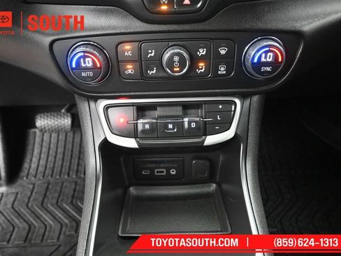 Used 2023 GMC Terrain SLT FWD image 19