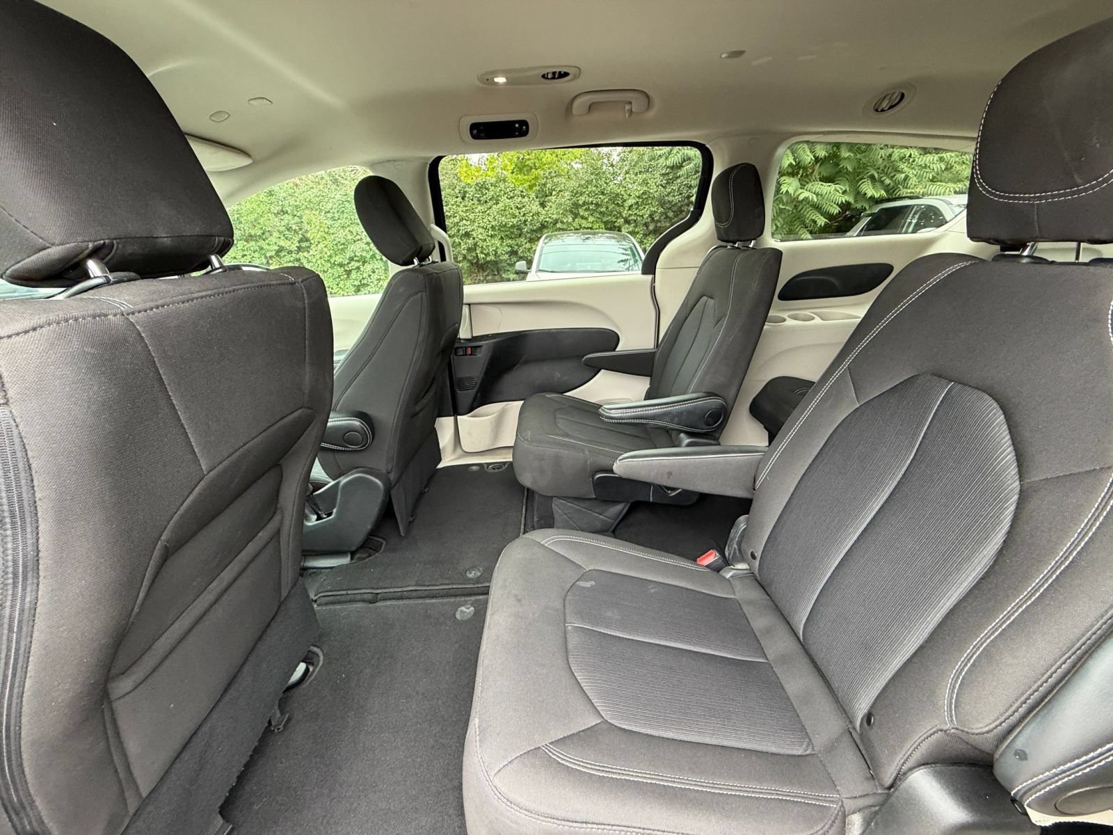 Used 2024 Chrysler Voyager LX FWD image 27