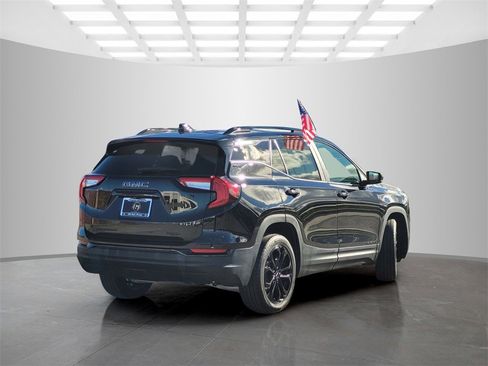 Used 2022 GMC Terrain SLE w/ Driver Convenience Package image 4
