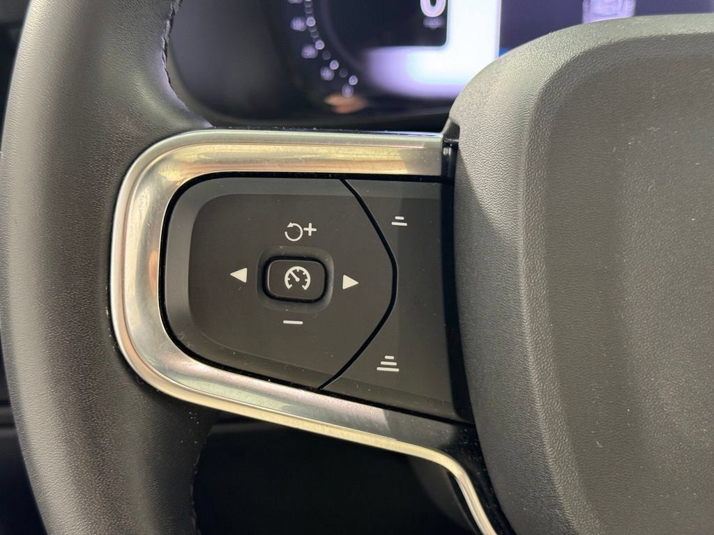 Certified 2024 Volvo XC40 B5 Plus w/ Protection Package Premier AWD/4WD image 29