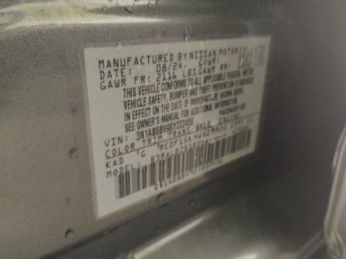 Used 2025 Nissan Sentra S FWD image 33
