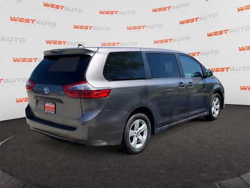 Used 2020 Toyota Sienna L w/ Carpet Mat Package image 5