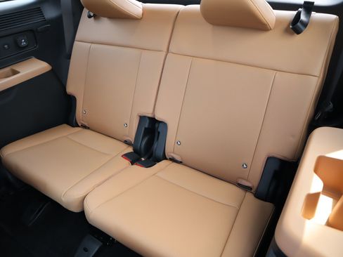 New 2026 Hyundai Santa Fe Limited FWD image 13