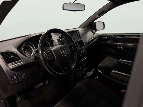 Used 2016 Dodge Grand Caravan SE FWD image 14