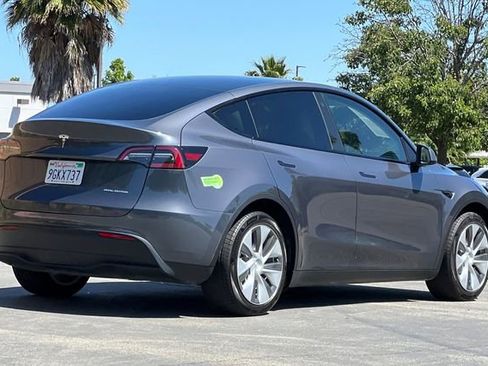 Used 2023 Tesla Model Y Long Range AWD/4WD image 5