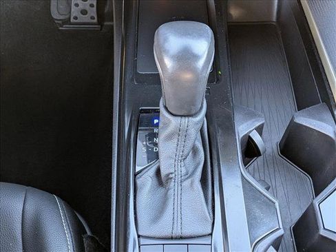 Used 2025 Toyota Camry SE image 15