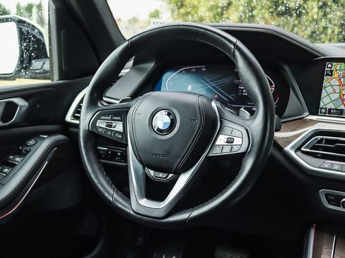 Used 2023 BMW X5 xDrive40i w/ Parking Assistance Package AWD/4WD image 17