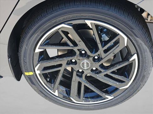 New 2026 Nissan Sentra SR FWD image 10