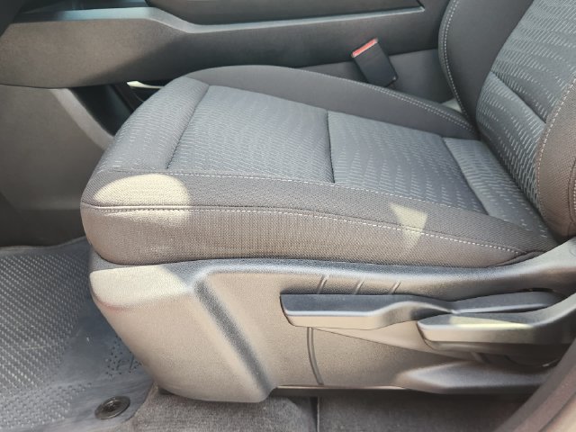Used 2026 Chevrolet Equinox LT w/ Safety and Technology Package FWD image 23