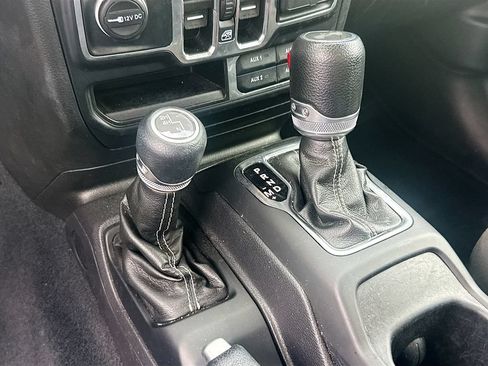 Used 2022 Jeep Wrangler Unlimited Sahara w/ Cold Weather Group AWD/4WD image 15