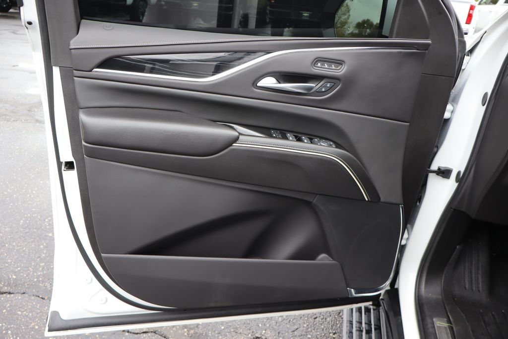 Used 2024 Cadillac Escalade ESV V AWD/4WD image 36