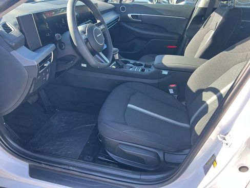 Certified 2025 Hyundai Sonata SE FWD image 10