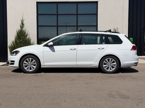 Used 2017 Volkswagen Golf S image 3