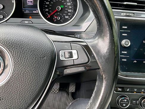 Used 2018 Volkswagen Tiguan SE w/ Panoramic Sunroof Package FWD image 12