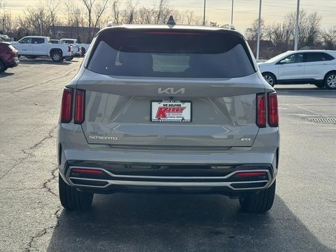 Used 2023 Kia Sorento SX image 9