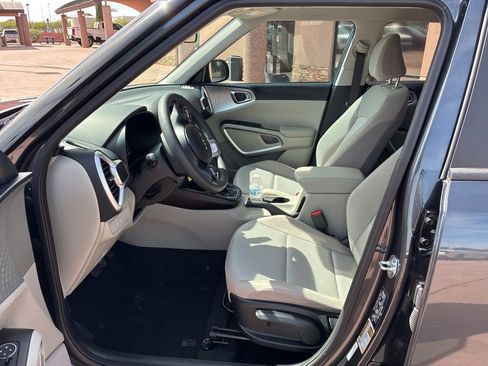 Certified 2025 Kia Soul LX w/ LX Technology Package image 20