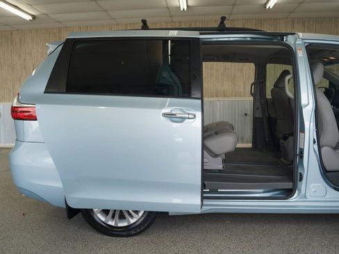 Used 2015 Toyota Sienna XLE FWD image 36