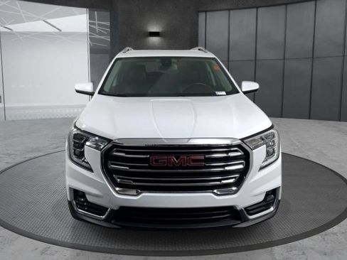 Used 2024 GMC Terrain SLT FWD image 2