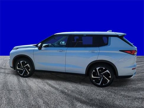 Used 2022 Mitsubishi Outlander SE image 7