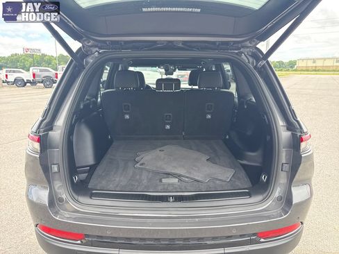 Used 2025 Jeep Grand Cherokee Altitude RWD image 31