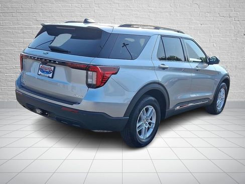Used 2025 Ford Explorer Active image 4