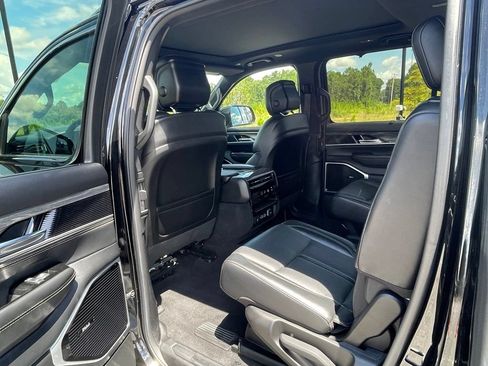 Used 2022 Jeep Wagoneer Series III w/ Premium Group I RWD image 41