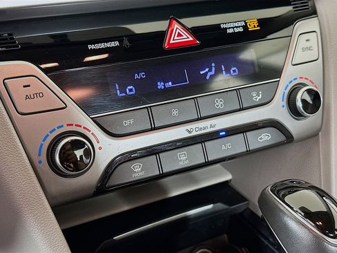 Used 2017 Hyundai Elantra Limited image 23