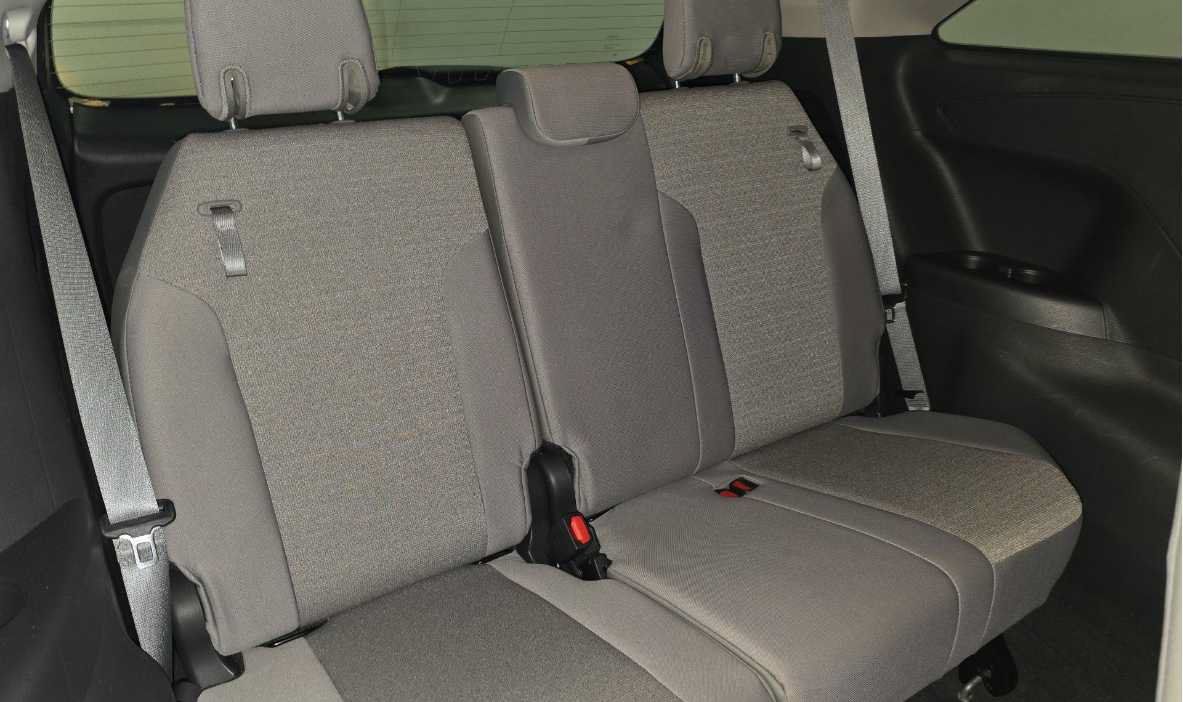 Used 2025 Toyota Sienna LE FWD image 15