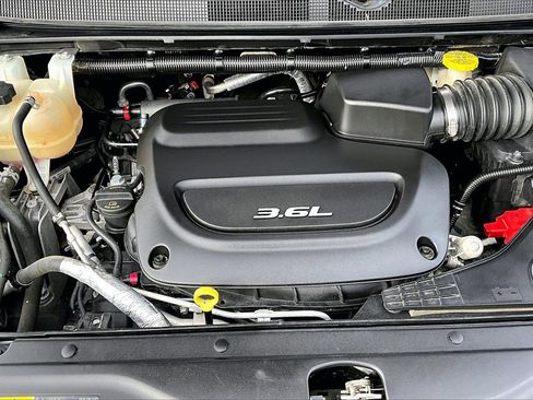 Used 2017 Chrysler Pacifica Touring-L image 35