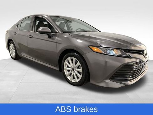 Used 2019 Toyota Camry LE image 6