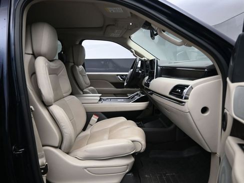 Used 2021 Lincoln Navigator L Reserve w/ Luxury Package AWD/4WD image 20
