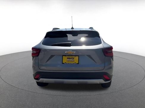 Used 2025 Chevrolet Trax LT image 12