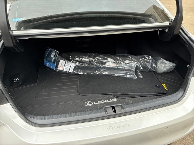 Used 2024 Lexus ES 350 w/ Premium Package FWD image 6