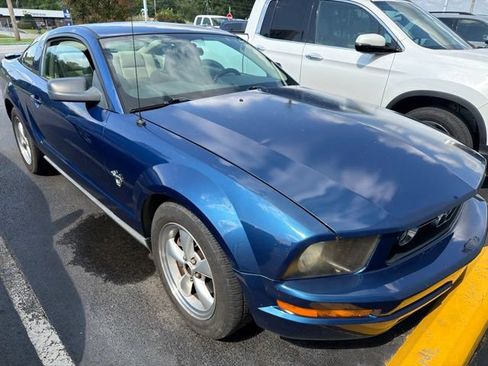 Used 2009 Ford Mustang Premium RWD image 3