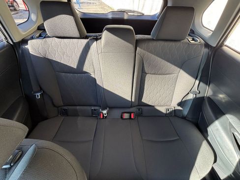 Used 2025 Toyota Corolla Cross LE image 38