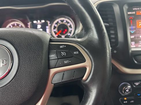 Used 2015 Jeep Cherokee Latitude w/ Cold Weather Group AWD/4WD image 37