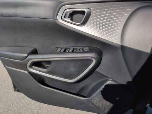 Used 2020 Kia Soul LX image 14