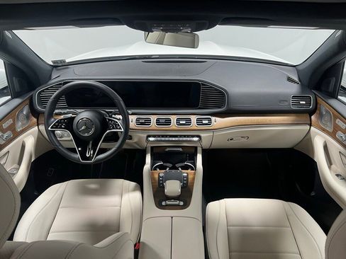 Used 2024 Mercedes-Benz GLS 450 4MATIC image 30