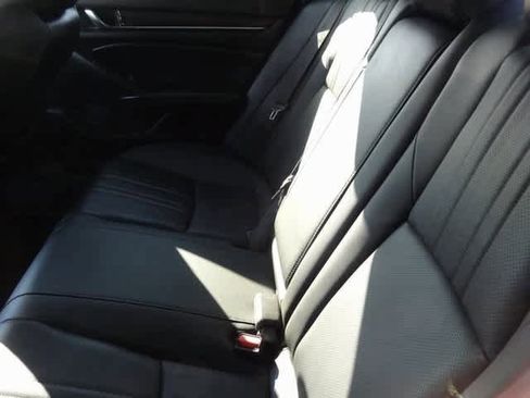 Used 2022 Honda Accord Touring image 8