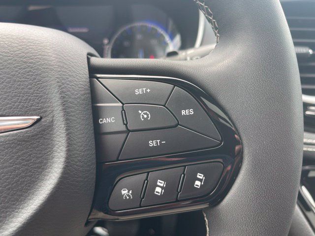Used 2025 Chrysler Pacifica Limited FWD image 22