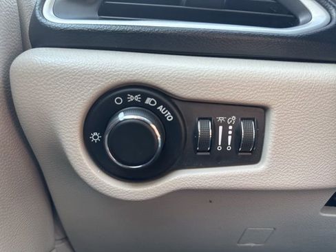 Used 2020 Chrysler Voyager Lxi image 27