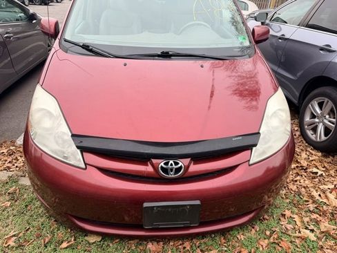 Used 2010 Toyota Sienna image 2