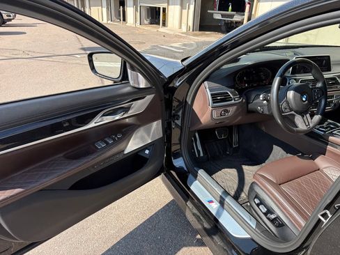Used 2020 BMW 750i xDrive AWD/4WD image 15
